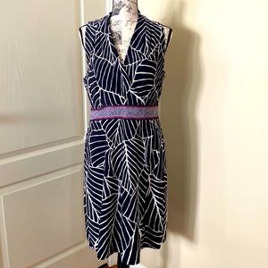 White House Black Market M safari style summery V-neck midi dress